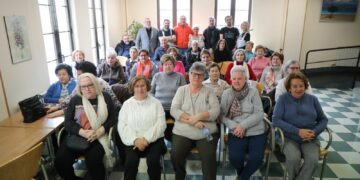 Los mayores de Carbajosa aprenden a elaborar el roscón de Reyes