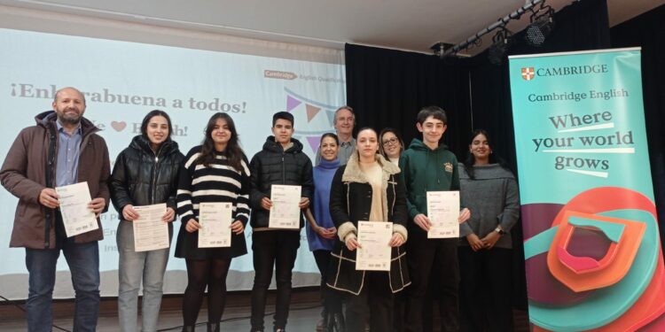 Once alumnos reciben el título oficial de inglés B1 y B2 de Cambridge en Castellanos de Moriscos