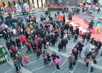 Los niños de Santa Marta disfrutan de una animada fiesta de Nochevieja anticipada