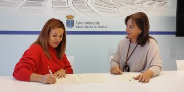 Convenio para ofrecer a los mayores de Santa Marta el servicio de podología a precios más reducidos