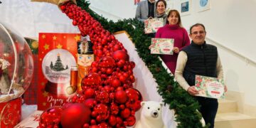 Librería Alvapar, Consmaq y Pastelería Dolce Marla ganan el Concurso de Escaparates de Navidad de Santa Marta