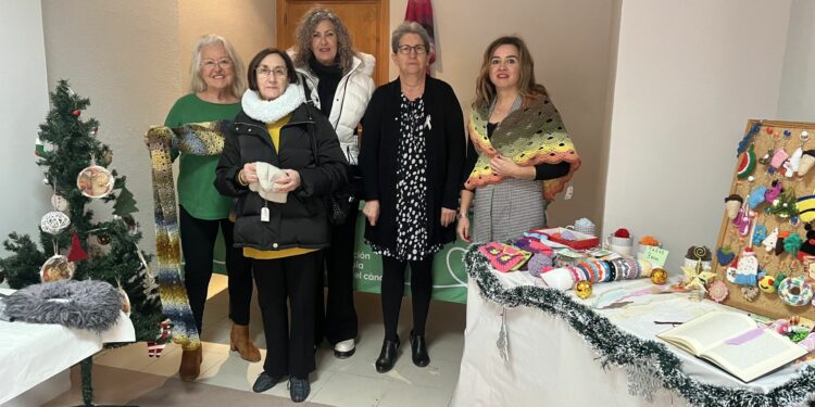 El mercadillo solidario de Tejemaneje abre las puertas a la Navidad en Villamayor