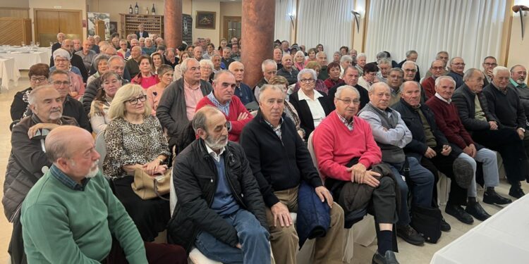 Cerca de 200 mayores de la provincia celebran la asamblea anual de la Federación de Asociaciones de Jubilados y Pensionistas de Salamanca
