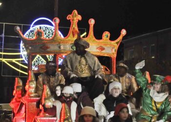 Sus Majestades los Reyes Magos llenan de magia y de ilusión el recorrido de la Cabalgata de Santa Marta