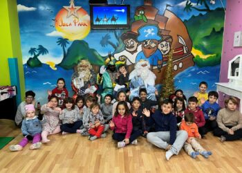 Los más pequeños de Cabrerizos reciben la visita adelantada de los Reyes Magos