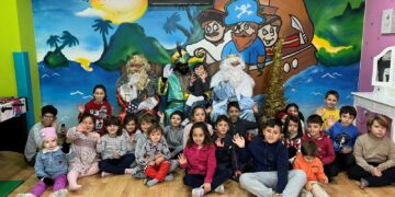 Los más pequeños de Cabrerizos reciben la visita adelantada de los Reyes Magos