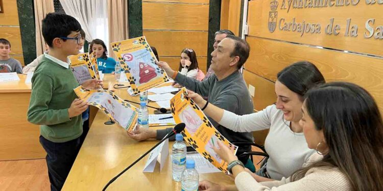 Los niños y adolescentes trasladan sus inquietudes y necesidades para mejorar Carbajosa