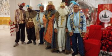 Los Reyes Magos llegan a Santa Marta para escuchar los deseos y confidencias de los más pequeños del municipio