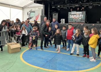 Cita con la tradición en Cabrerizos: Más de cien vecinos participan en el concurso de lanzamiento de boina