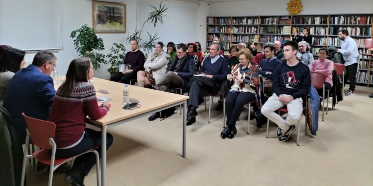 Sonsoles Sánchez-Reyes lleva ‘El alma en los viajes’ a Cabrerizos para iniciar las Fiestas de San Vicente