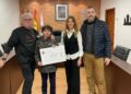 Castellanos entrega a la Fundación Mupol los 1.323 euros recaudados en los actos navideños para ayudar a los niños hospitalizados de Salamanca
