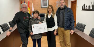 Castellanos entrega a la Fundación Mupol los 1.323 euros recaudados en los actos navideños para ayudar a los niños hospitalizados de Salamanca