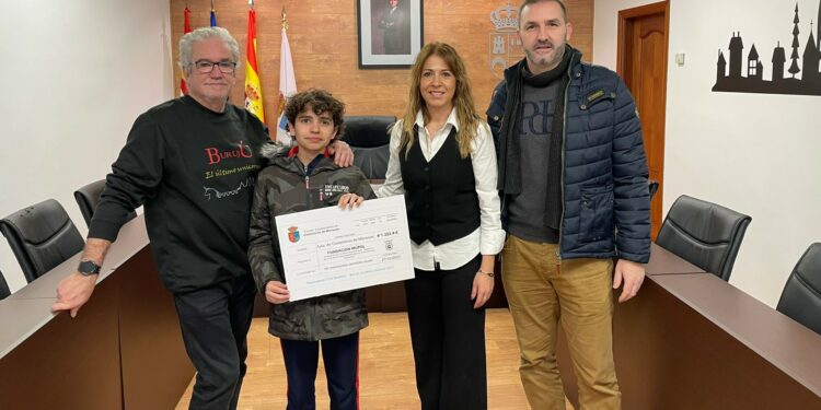Castellanos entrega a la Fundación Mupol los 1.323 euros recaudados en los actos navideños para ayudar a los niños hospitalizados de Salamanca