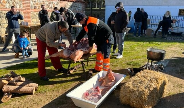 Doñinos nombrará a cuatro matanceros de honor en la XVI Matanza Tradicional el próximo domingo