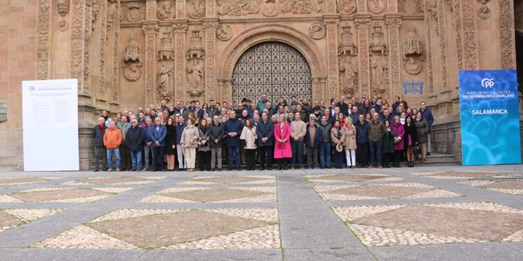 Los alcaldes del PP firman un manifiesto para denunciar la desigualdad entre los españoles que está causando el Gobierno de Pedro Sánchez