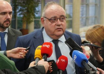 Castilla y León se sumará al uso de mascarillas para luchar contra la epidemia de infección respiratoria aguda «en cuanto se reciba la orden del Ministerio»