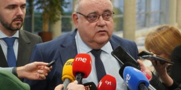 Castilla y León se sumará al uso de mascarillas para luchar contra la epidemia de infección respiratoria aguda «en cuanto se reciba la orden del Ministerio»