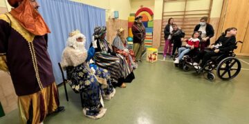 Los Reyes Magos llevan la ilusión a los niños de Aspace