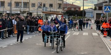 Los Quintos de Villares recuperan la procesión de San Sebastián en la celebración de su fiesta el día 27