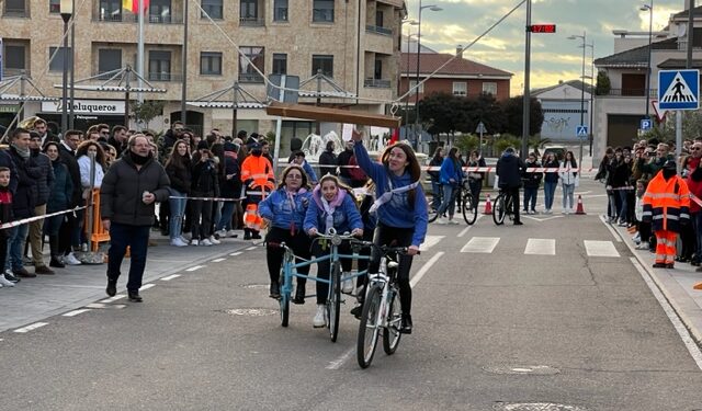 Los Quintos de Villares recuperan la procesión de San Sebastián en la celebración de su fiesta el día 27