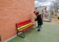 Vandalismo en el colegio Pablo Picasso de Carbajosa contra los bancos por la igualdad