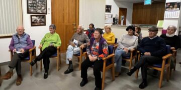 Los mayores de Aldeatejada recopilan sus recuerdos para escribir la historia del pueblo en una revista