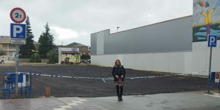 El Ayuntamiento acondiciona el aparcamiento de Avenida Madrid con capacidad para un centenar de vehículos