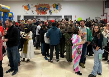 Chocolate con churros e hinchables infantiles para animar el concurso de disfraces de Doñinos
