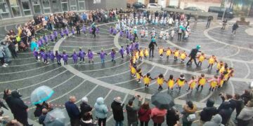 Los niños del colegio Miguel Hernández celebran el Carnaval con la visita al Ayuntamiento