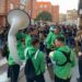 Las peñas y los jóvenes viven la fiesta de San Blas en la calle con la música del charangazo y el tardeo de Solo Noi