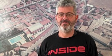 La paralización de la gestión municipal al gobernar en minoría obliga a Manuel Hernández a renunciar a su cargo como alcalde de Doñinos