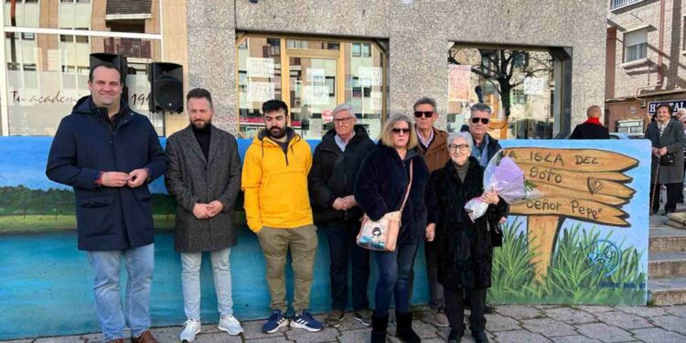 La pintura mural de la Avenida Madrid recuerda y agradece al ‘Señor Pepe’ y a su familia la compra de la Isla del Soto