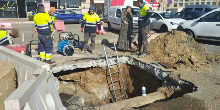 El Ayuntamiento renueva 600 metros de la red de abastecimiento en la avenida de Padres Paúles