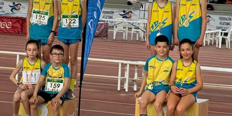 El club de atletismo VelSalamanca logra 26 medallas en la final provincial de Juegos Escolares en pista cubierta