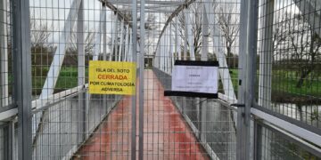 Las fuertes rachas de viento obligan a cerrar la Isla del Soto
