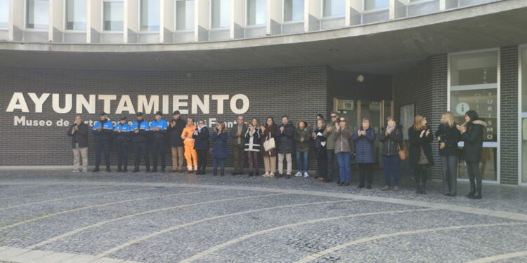 Concentraciones silenciosas en los ayuntamientos por las víctimas del incendio de Valencia