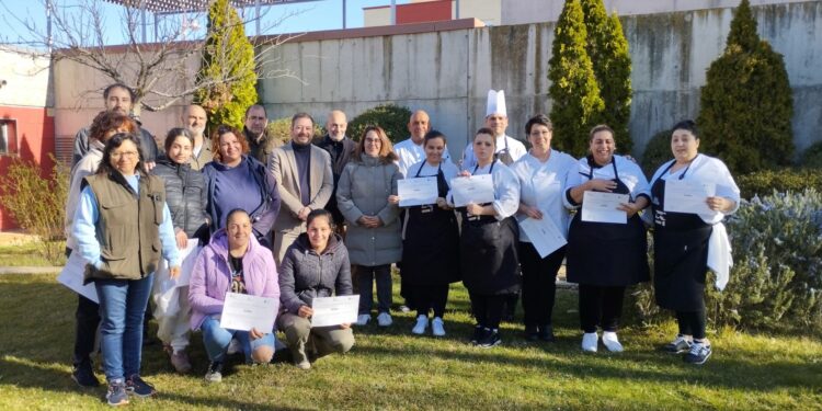 16 desempleados santamartinos concluyen su formación en restauración y horticultura y viverismo como nueva vía de inserción laboral