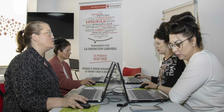 Cruz Roja Santa Marta forma a desempleados en ‘Actividades de auxiliar de comercio’ para facilitar su acceso al mercado laboral