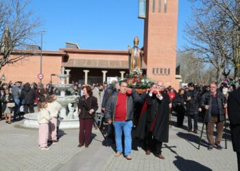 Los vecinos muestran el fervor y el cariño a San Blas, patrón de Santa Marta