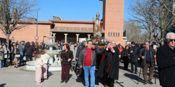 Los vecinos muestran el fervor y el cariño a San Blas, patrón de Santa Marta