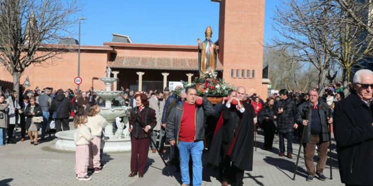 Los vecinos muestran el fervor y el cariño a San Blas, patrón de Santa Marta