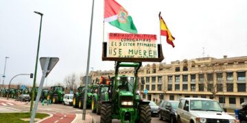 Santa Marta recibe más de cien tractores para dificultar el tráfico en las rotondas de acceso a la ciudad