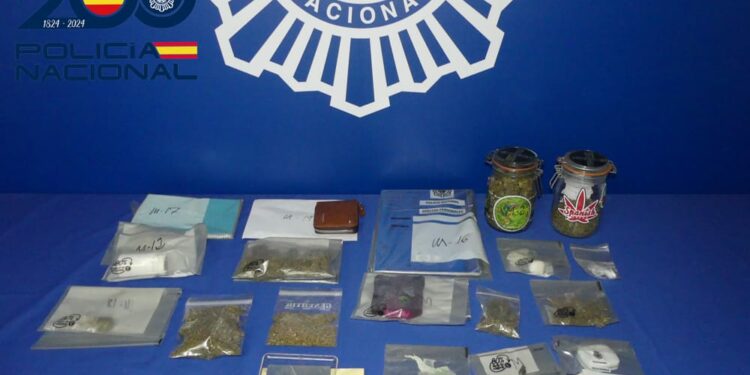 Detenido por tráfico de drogas un hombre sobre el que pesaba una orden de ingreso en prisión