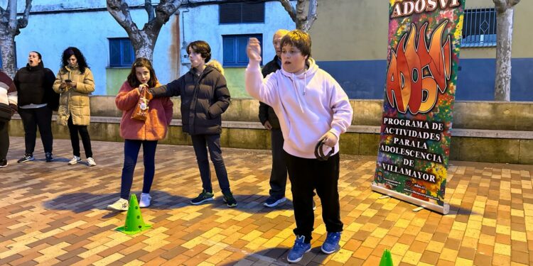 Villamayor pone a prueba su puntería con las herraduras