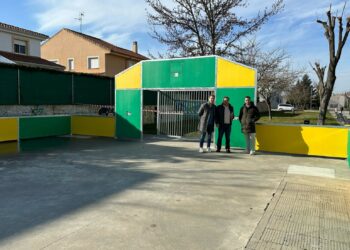 Villamayor estrena una pista multideportiva en el parque de Anantapur