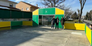 Villamayor estrena una pista multideportiva en el parque de Anantapur