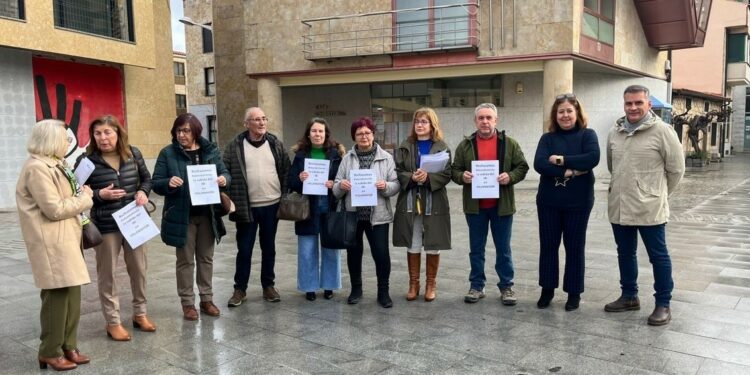 Los vecinos de Villamayor recogen 1.780 firmas para protestar contra la subida del IBI