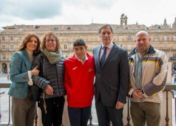 Salamanca homenajea al atleta paralímpico Alberto Mangas por las medallas de oro y bronce en los 100 y 400 metros lisos