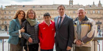 Salamanca homenajea al atleta paralímpico Alberto Mangas por las medallas de oro y bronce en los 100 y 400 metros lisos
