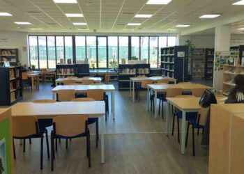 El Ayuntamiento instalará diez nuevos estores para regular la iluminación de varias zonas de la Biblioteca Municipal